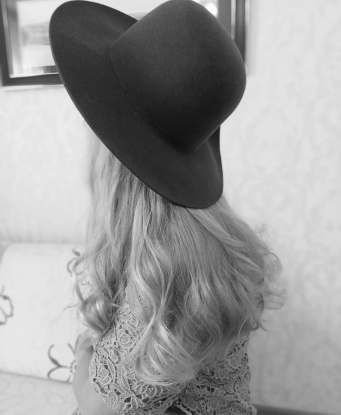 Возможности, которые я предоставляю, безграничны - от классического секса до экзотических фантазий. Моя фигура соблазнительна, как воплощение грез. Доверься мне, и я сделаю все, чтобы ты почувствовал абсолютное удовлетворение. Мои услуги — твои истинные фантазии! Отзывы моих дорогих клиентов - подтверждение качества моей работы. Для взаимопонимания и безопасности использую юридический паспорт и принимаю в уютной квартире в центре Москвы. Жду тебя, готовая воплотить самые необычные желания вместе с тобой! Фото - настоящие, без обработки. ✨🔥💋 10648, 52 года