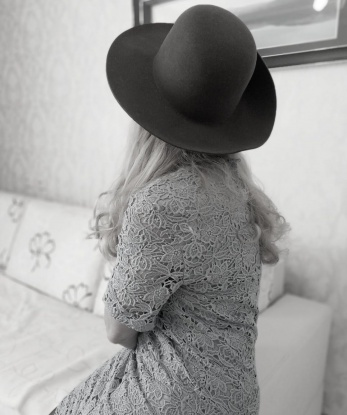 Возможности, которые я предоставляю, безграничны - от классического секса до экзотических фантазий. Моя фигура соблазнительна, как воплощение грез. Доверься мне, и я сделаю все, чтобы ты почувствовал абсолютное удовлетворение. Мои услуги — твои истинные фантазии! Отзывы моих дорогих клиентов - подтверждение качества моей работы. Для взаимопонимания и безопасности использую юридический паспорт и принимаю в уютной квартире в центре Москвы. Жду тебя, готовая воплотить самые необычные желания вместе с тобой! Фото - настоящие, без обработки. ✨🔥💋 10648, 52 года